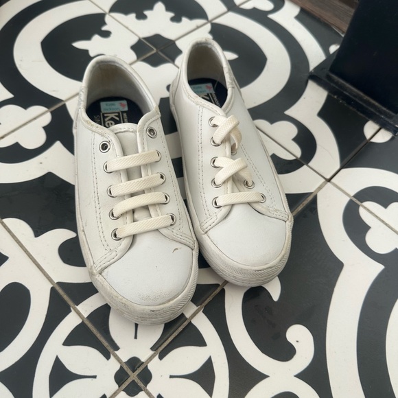 Keds leather shoes with no tie laces - Picture 1 of 1